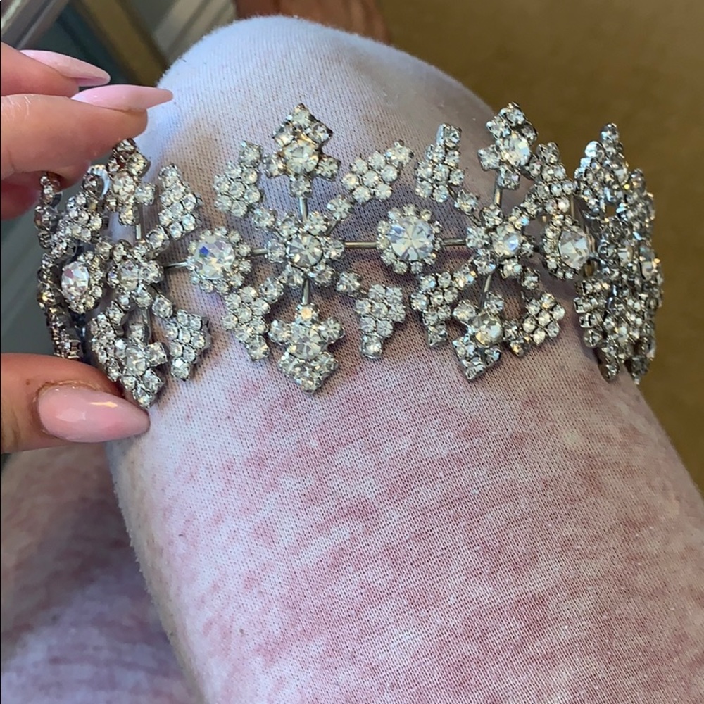 Beautiful bridal crown real!